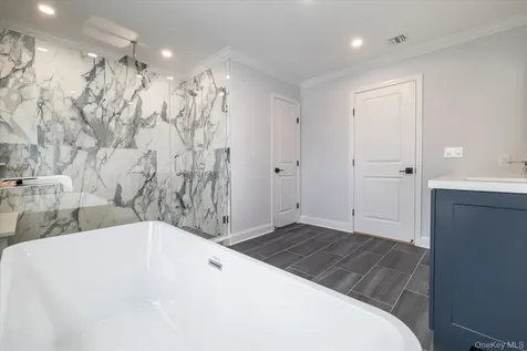 345 Christopher Street Oceanside NY 11572