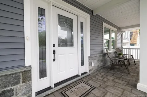 345 Christopher Street Oceanside NY 11572