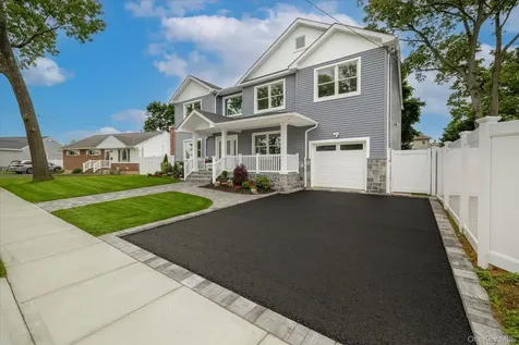 345 Christopher Street Oceanside NY 11572