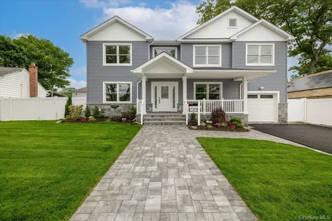 345 Christopher Street Oceanside NY 11572