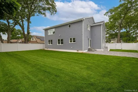 345 Christopher Street Oceanside NY 11572