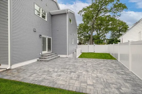 345 Christopher Street Oceanside NY 11572