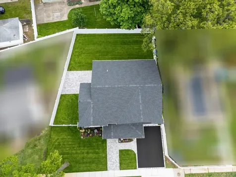 345 Christopher Street Oceanside NY 11572