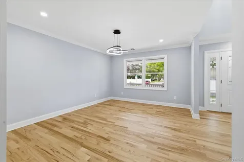 345 Christopher Street Oceanside NY 11572