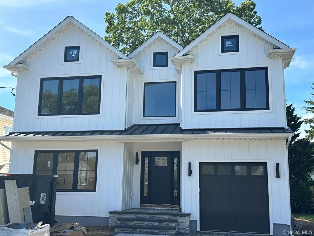 3986 William Street Seaford NY 11783