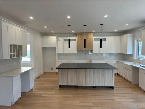 3986 William Street Seaford NY 11783