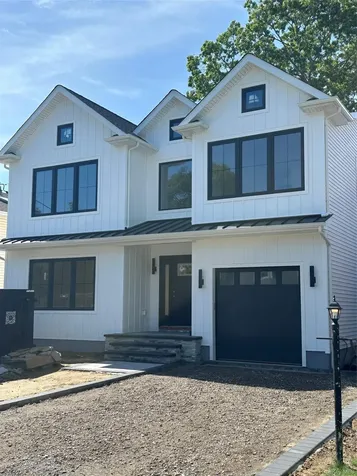 3986 William Street Seaford NY 11783