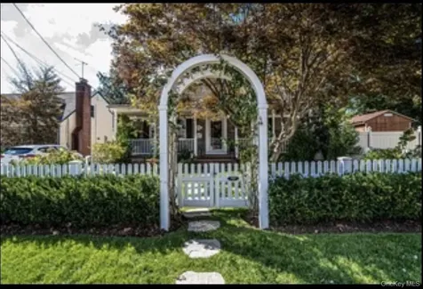 1984 Russell Street North Bellmore NY 11710