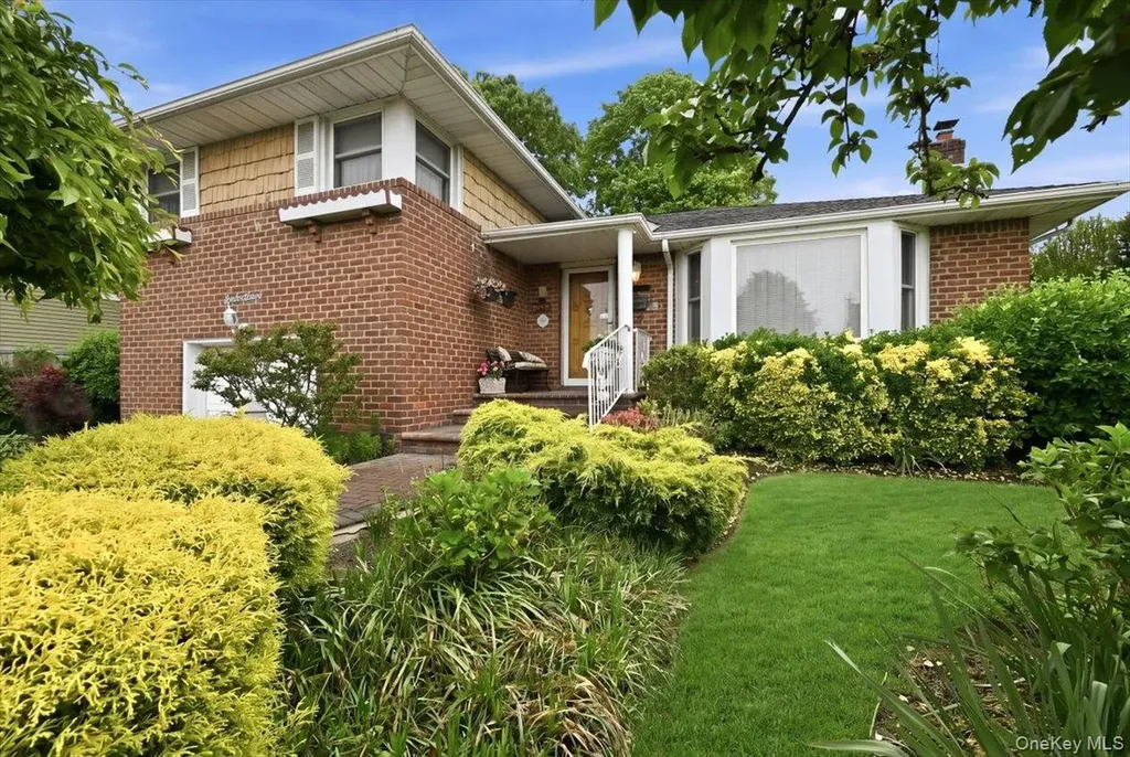 17 Avon Road Farmingdale NY 11735