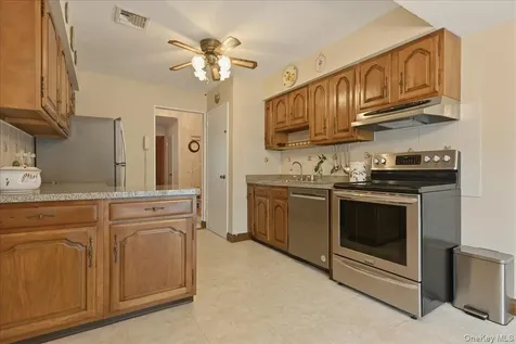 17 Avon Road Farmingdale NY 11735