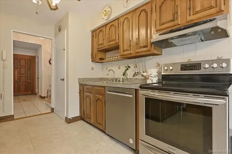 17 Avon Road Farmingdale NY 11735
