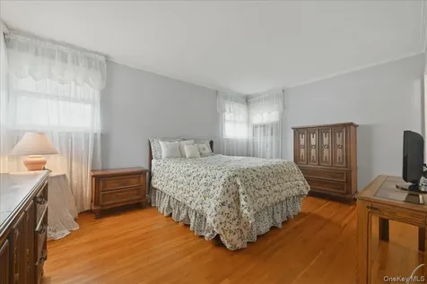 17 Avon Road Farmingdale NY 11735