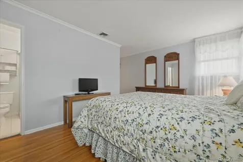 17 Avon Road Farmingdale NY 11735