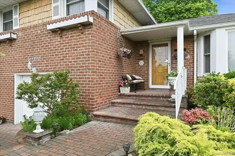 17 Avon Road Farmingdale NY 11735