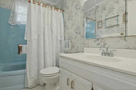 17 Avon Road Farmingdale NY 11735