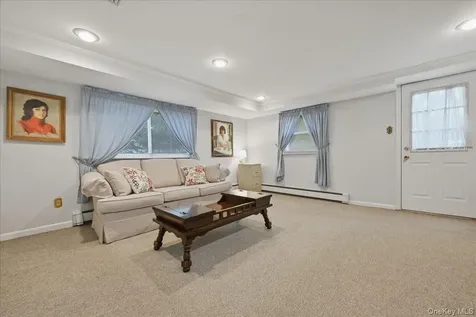 17 Avon Road Farmingdale NY 11735