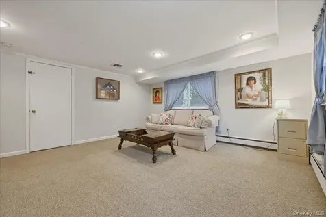 17 Avon Road Farmingdale NY 11735