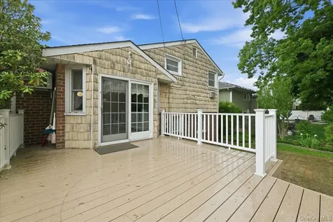 17 Avon Road Farmingdale NY 11735