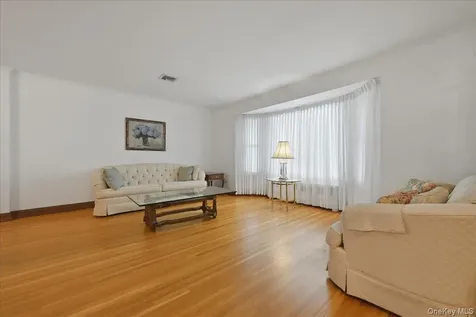 17 Avon Road Farmingdale NY 11735