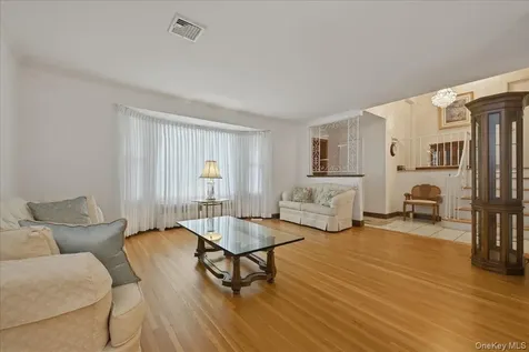 17 Avon Road Farmingdale NY 11735