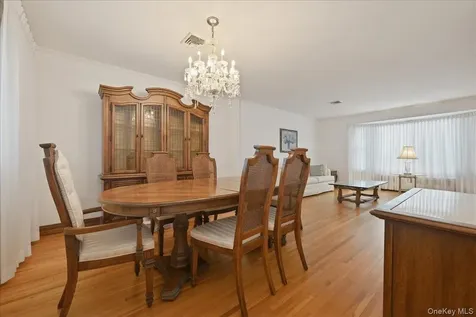 17 Avon Road Farmingdale NY 11735