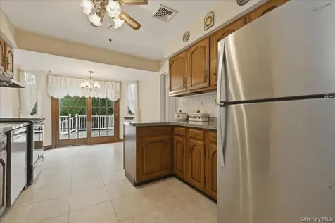 17 Avon Road Farmingdale NY 11735