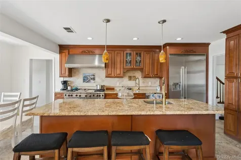 996 Wateredge Place Hewlett Harbor NY 11557