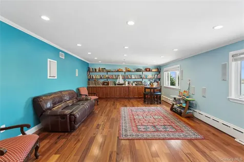 996 Wateredge Place Hewlett Harbor NY 11557
