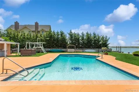 996 Wateredge Place Hewlett Harbor NY 11557