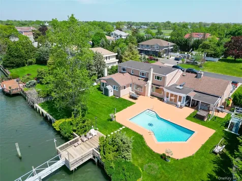 996 Wateredge Place Hewlett Harbor NY 11557