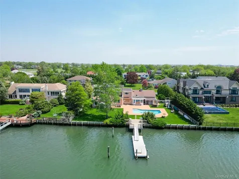 996 Wateredge Place Hewlett Harbor NY 11557