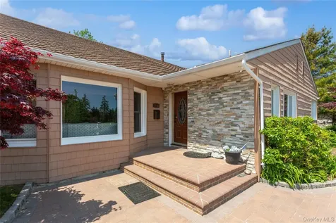 996 Wateredge Place Hewlett Harbor NY 11557