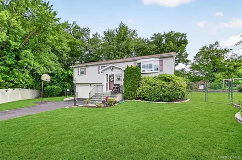 7 Spur Drive Nanuet NY 10954
