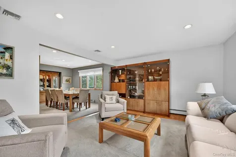 7 Spur Drive Nanuet NY 10954
