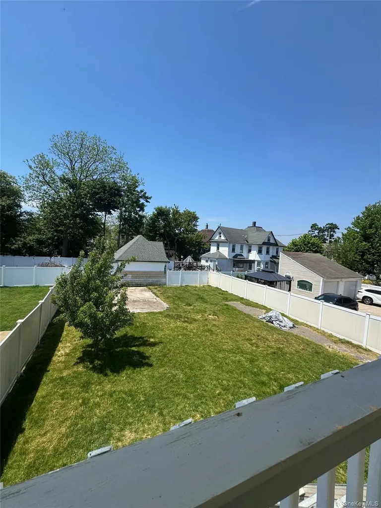 158 Church Street Freeport NY 11520
