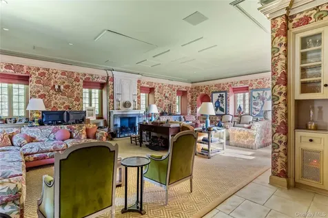 1985-4 Cedar Swamp Road Brookville NY 11545