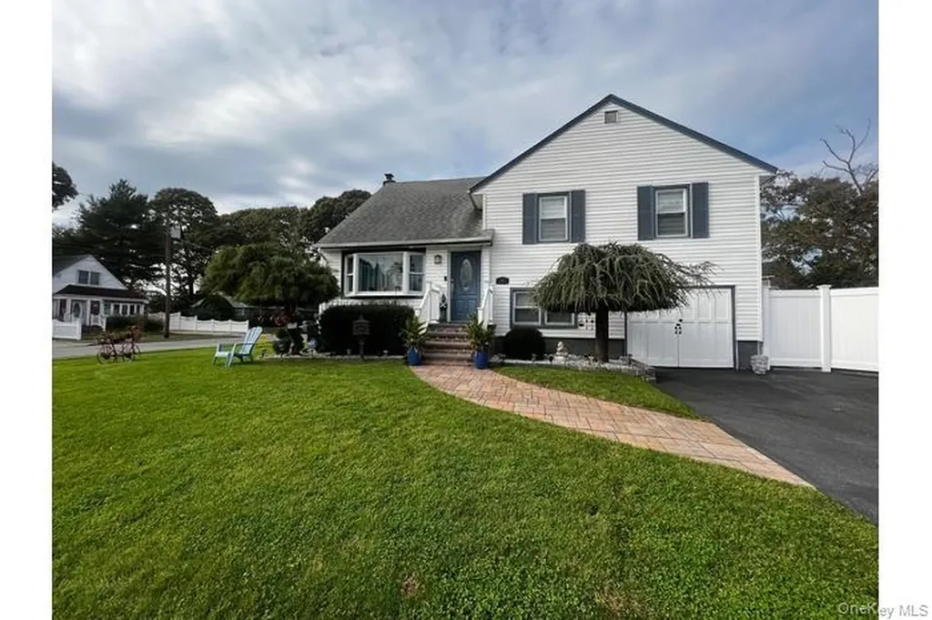 882 Roosevelt Street West Hempstead NY 11552