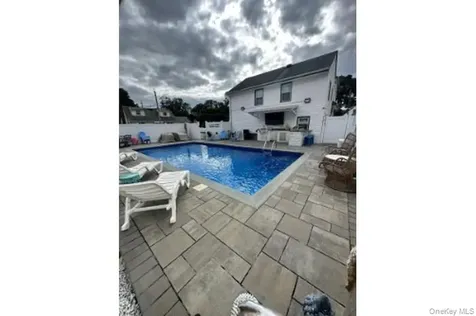 882 Roosevelt Street West Hempstead NY 11552
