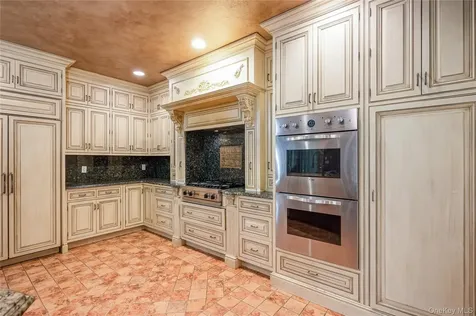 47 Pembroke Drive Glen Cove NY 11542