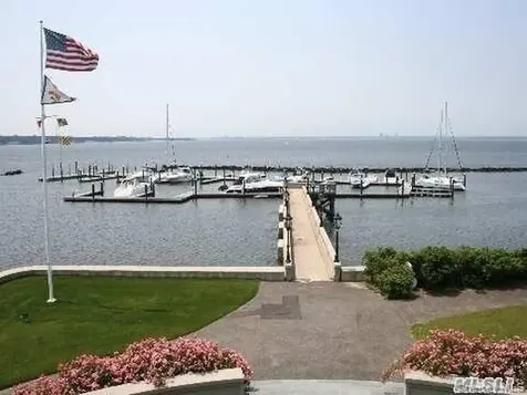 47 Pembroke Drive Glen Cove NY 11542