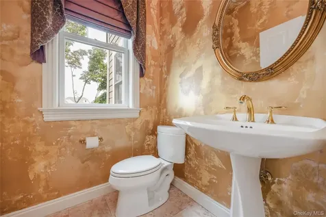 47 Pembroke Drive Glen Cove NY 11542