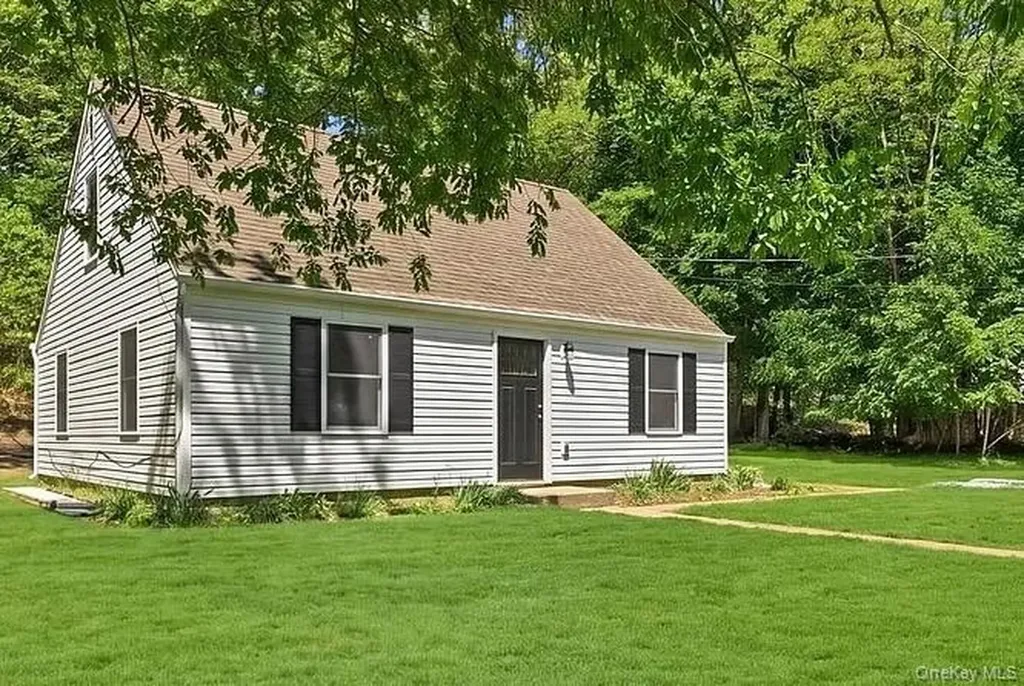 27 Lindner Place Smithtown NY 11787