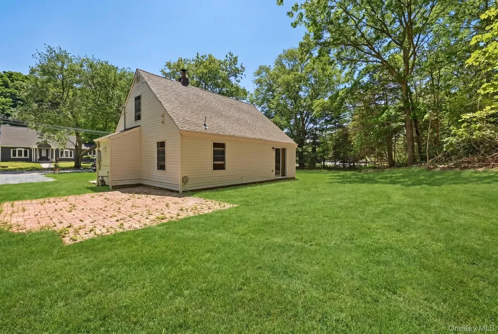 27 Lindner Place Smithtown NY 11787