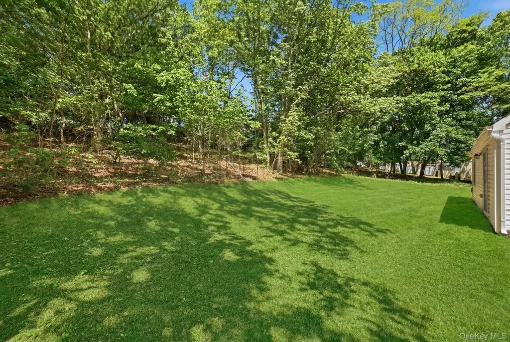 27 Lindner Place Smithtown NY 11787