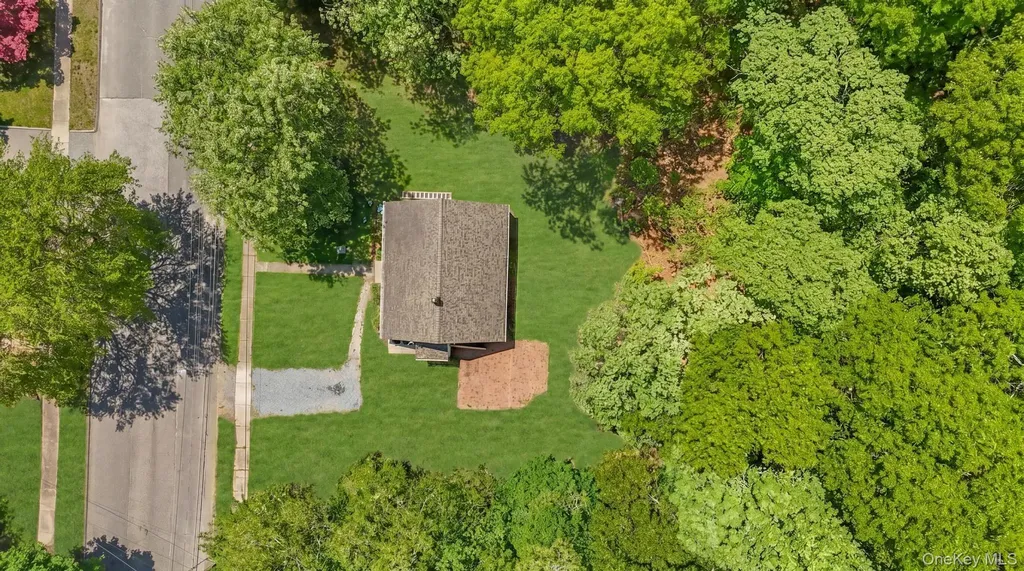 27 Lindner Place Smithtown NY 11787