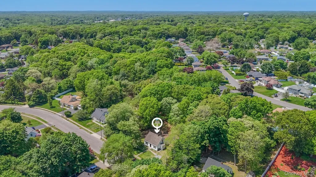 27 Lindner Place Smithtown NY 11787