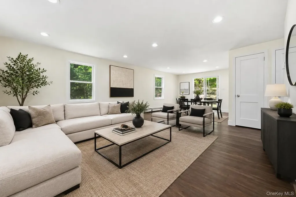 27 Lindner Place Smithtown NY 11787