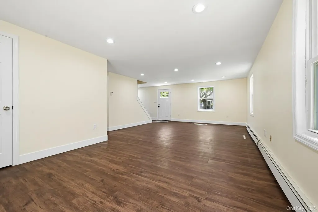 27 Lindner Place Smithtown NY 11787