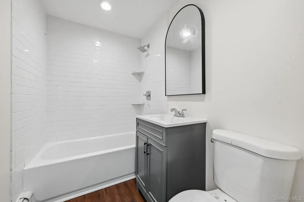 27 Lindner Place Smithtown NY 11787