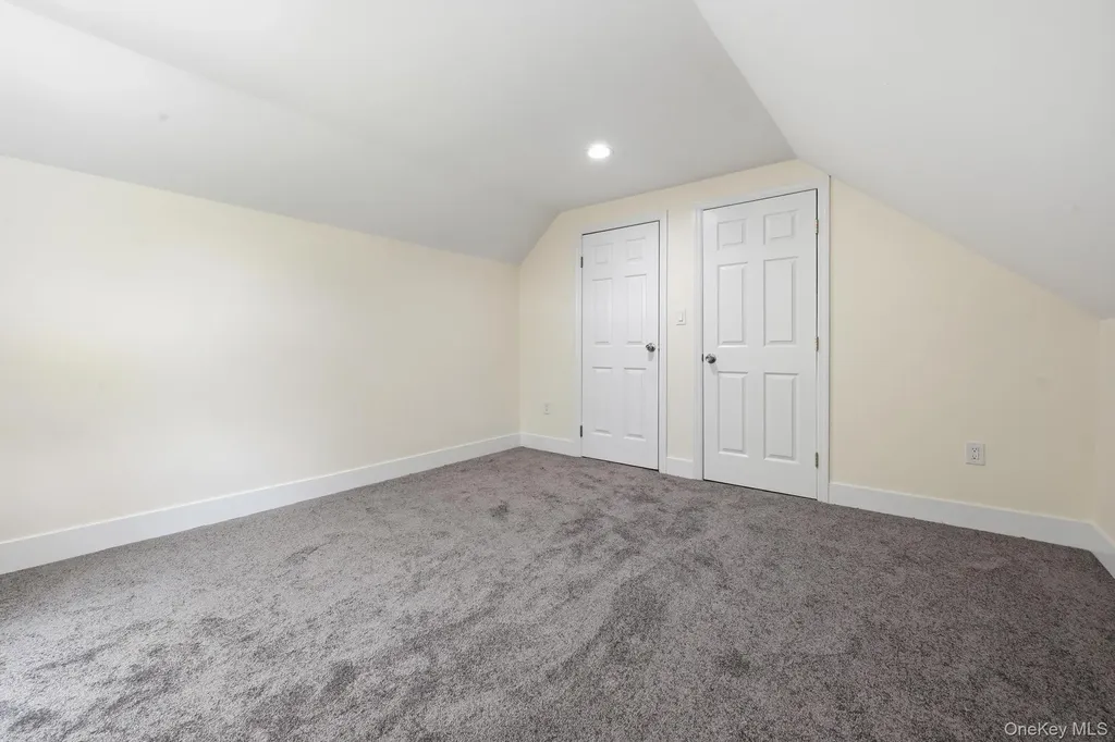 27 Lindner Place Smithtown NY 11787